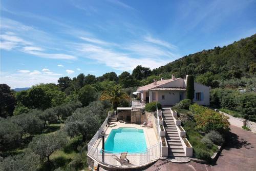 Merindol Villa | vacation home with private swimming-pool and a nice view on the luberon mountain, located in merindol, 8 persons