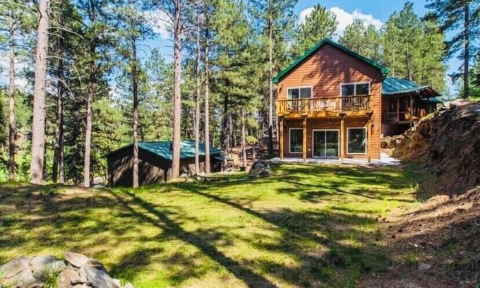 Hermosa Casa | Vacation home with views of Mount Rushmore!