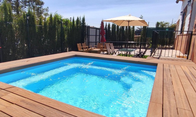 Alora Casa | Casa de vacaciones 'El Rancho Grande' con piscina de cóctel, aparcamiento y barbacoa