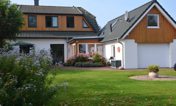 Varel Casa | Vacation in a historic house right on the Varel harbor!