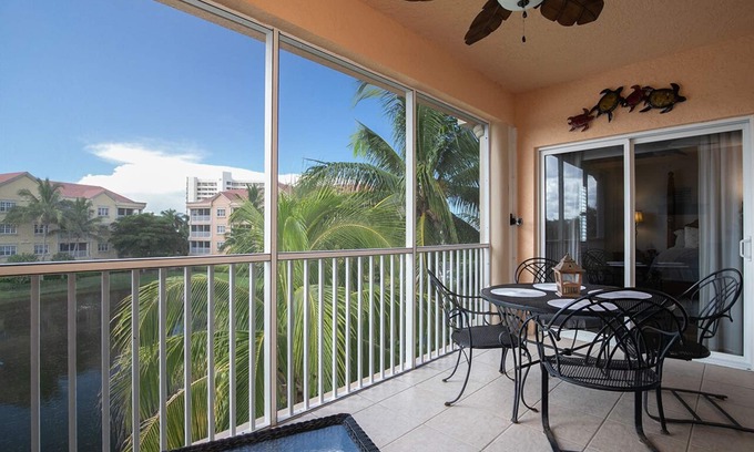 South Island Condominio | Vacation In Style At A Great Price! Bella Lago Deluxe 2B/2B w/ Den Condo Steps From Beach!