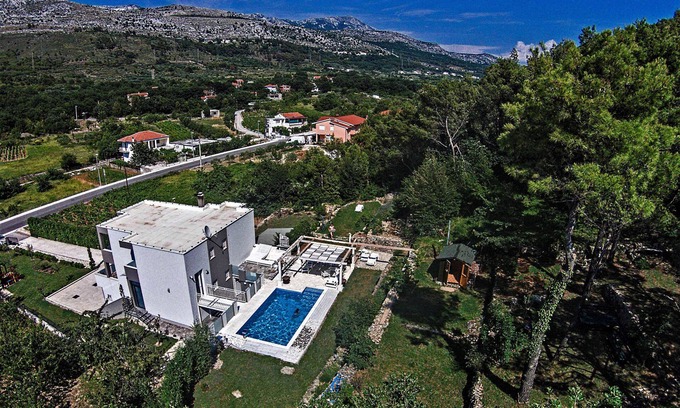 Srinjine Villa | Vacation location Oblik Season 2023 is 10 anniversary