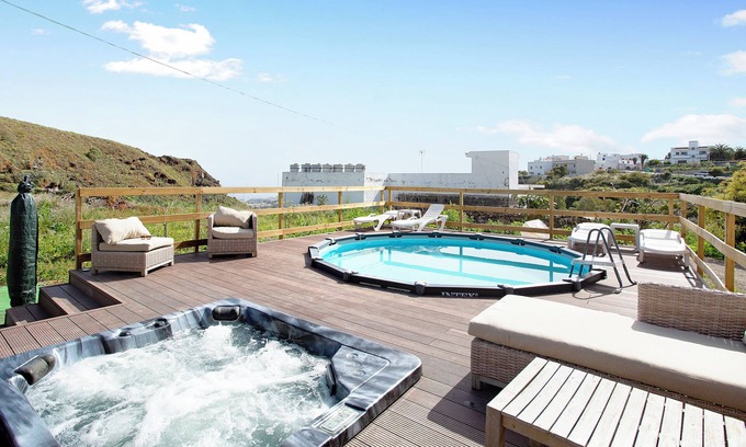 Moya Apartamento | Vacaciones 'Montemar 2' con vistas al mar, piscina compartida y Wi-Fi