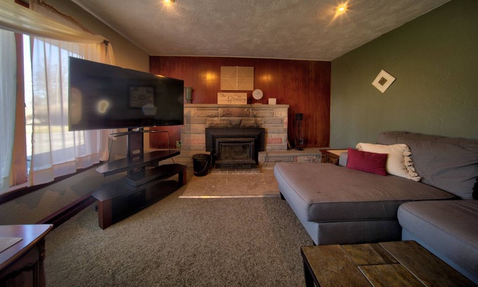 Grove City Cabaña | Vacation Oasis : Pet Friendly : Enclosed Porch w/ Fire Pit