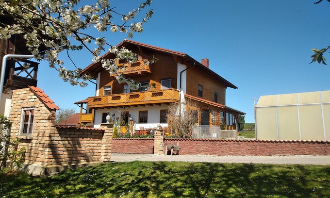 Koesslarn Apartamento | Bonito apartamento con balcón y piscina en medio del triángulo del spa.