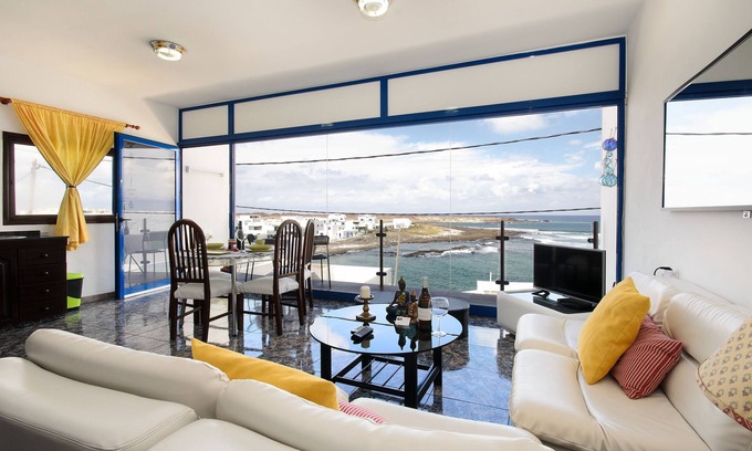 Caleta de Caballo Casa | Propiedad vacacional con Wi-Fi, balcón y vistas privilegiadas