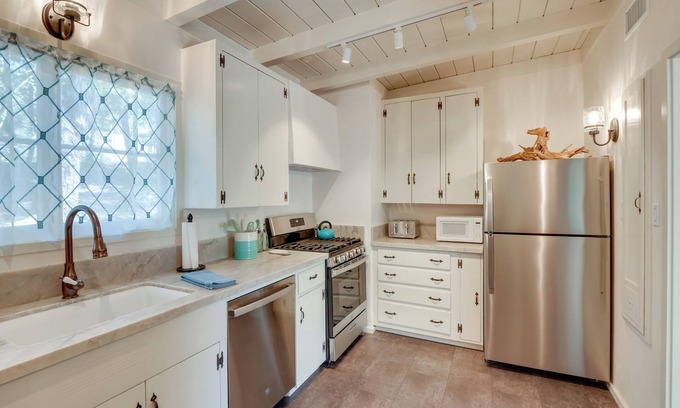 Carmel Woods Cabaña | Vacation Rental Home ~ 1 Mi to Carmel Beach!