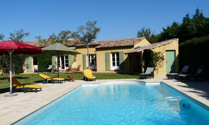 Mouries Chalet De Esquí | Nueva hacienda para alquiler en Mouires, en el corazón de los Alpilles, una zona tranquila de Provenza