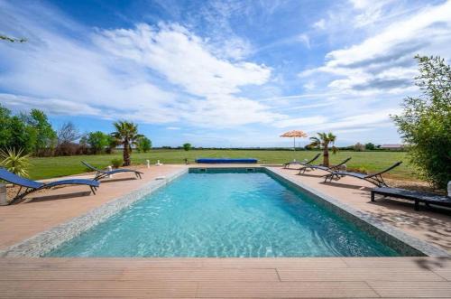 Arles Casa | Vacation rental with pool and Jacuzzi, close to Arles - sleeps 10
