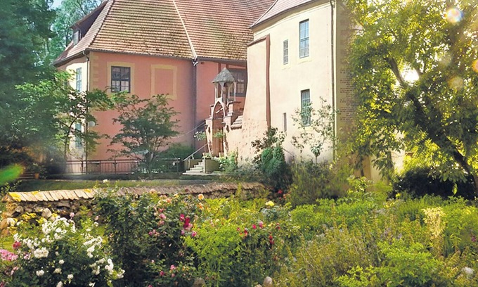 Glewitz Otro | histórico castillo con foso en una gran finca