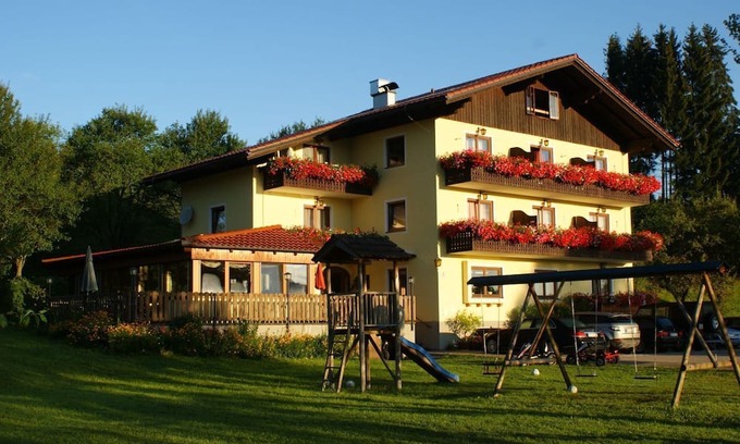Nussdorf am Attersee Apartamento | Holiday cowslip, margaritas, violetas - granja orgánica familia Nussbaumer
