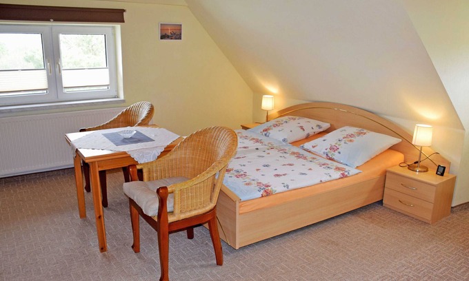 Hiddensee Apartamento | Habitación de vacaciones bajo techo de paja Groot Partie - Habitación de vacaciones bajo techo de paja en Plogshagen / Hiddensee