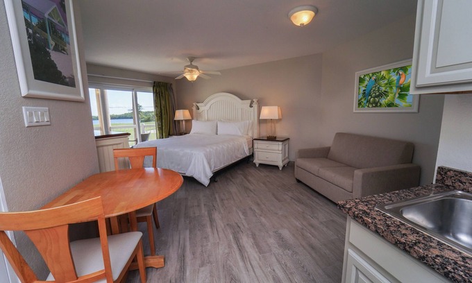 Crystal Harbour Complejo | Vacation Starts Here! Pet-friendly Room, Pool