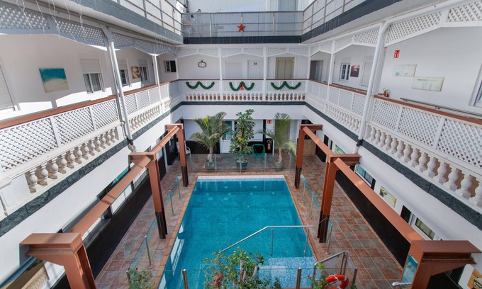 Playa de Arinaga Apartamento | Estudio de vacaciones 'Paula - 13' con piscina compartida, terraza compartida y Wi-Fi