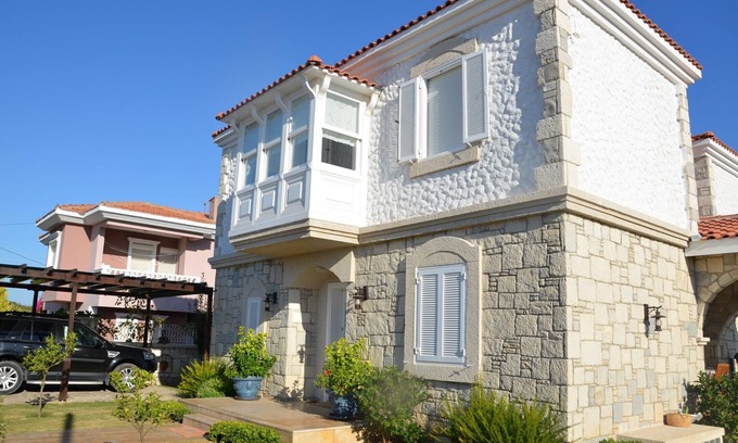Cesme Villa | Holiday villa in Cesme, Turkey with private pool and 150 mt to the beach.