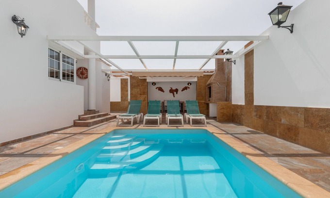 Tarajalejo Villa | Villa 'La' con piscina privada, terraza privada y Wi-Fi