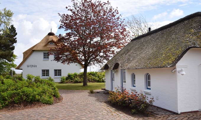 Norddorf Apartamento | Vacation with dog, incl. swimming pool and sauna, upper floor over 2 levels up to 4 persons