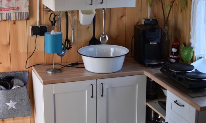 Glott Apartamento | Vacations in a trailer - with a view of the horse pasture and undeveloped expanses