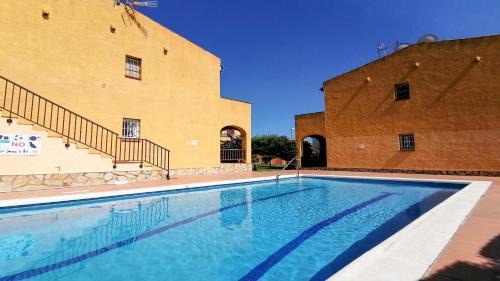 L'Escala Apartamento | VACAY Apartamento Ibiza, piscina y relax! en la Costa brava, L'Escala!