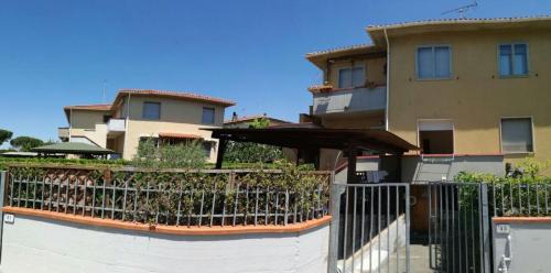 Vada Casa | VADA (LI) ZONA RESIDENZIALE A 300 MT DAL MARE da 6 a 8 POSTI LETTO