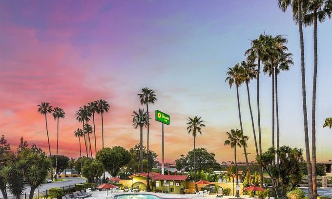 Mesa Verde Hotel | Vagabond Inn Costa Mesa