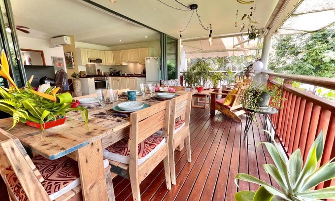 Punaauia Casa | Vaiava Beach Carlton- Tahiti - beachfront luxury residence & pool - 4 pers