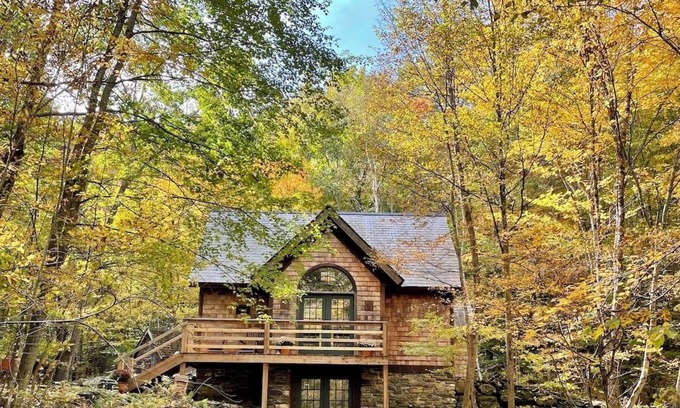 Middletown Springs Cabaña | Vail Brook Cottage - A Storybook Woodland Retreat