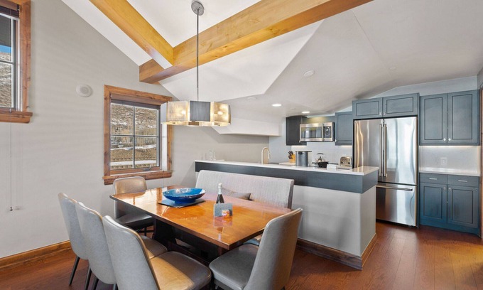Vail Condominio | Vail Village Location, Ski-In/Ski-Out Base Camp - Full Private Condo in a 5 Star Hotel