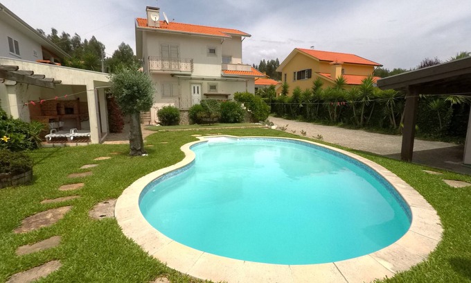 Santa Maria da Feira Casa | Valadas Guest House - Villa de 4 dormitorios con piscina