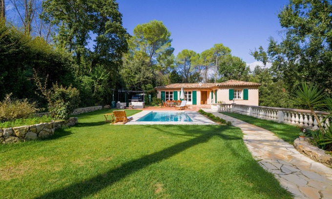Valbonne Villa | Valbonne Villa tranquila con piscina de magnesio