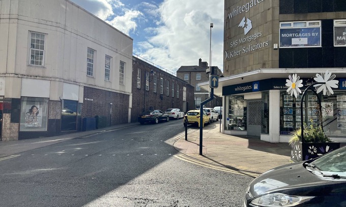 Dewsbury Apartamento | Valee living red one bedroom