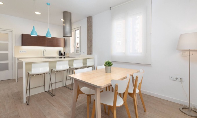 Montolivet Apartamento | VALENCIA OPERA. Wifi + Aire Acondicionado+ 4 Pax