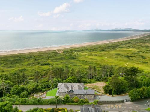 Harlech Casa | Valerian Lodge