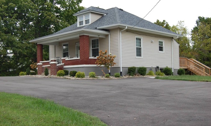 Buechel Casa | Valhalla View Home-Minutes to Golf Course-Perfect for Golfers, Horses, Trailers