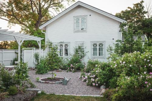 Enkoping Casa | Vallby Cottage