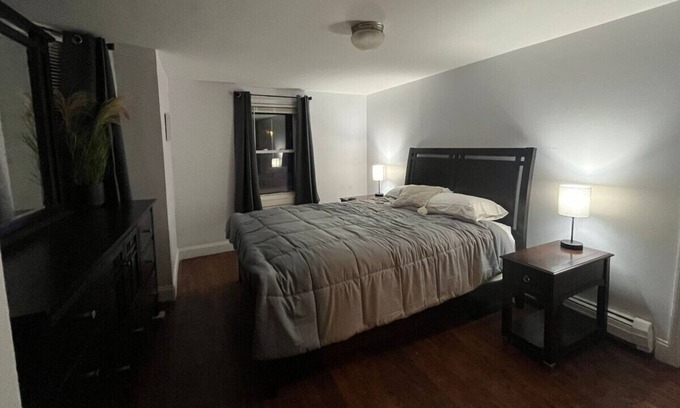 Beacon Apartamento | Valley Central located right on Main Street