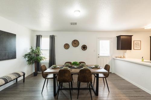 Southside Casa | Valley Forest 65in TV Games Lackland Pet