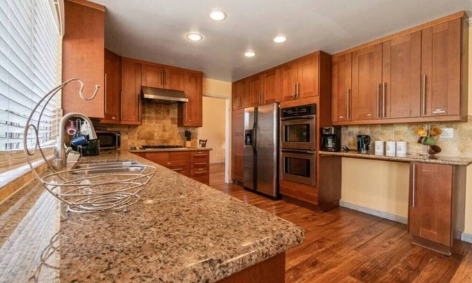 West Hills Casa | Valley Gem, 5 bedroom 3 bath, sleeps 11, WiFi
