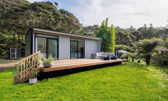 Kuaotunu Casa | Valley Hideaway - Kūaotunu Holiday Cabin