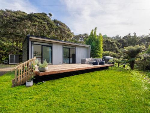 Kuaotunu Casa | Valley Hideaway - Kūaotunu Holiday Cabin