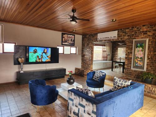 Fontainebleau Casa | Valley inn guest guest house