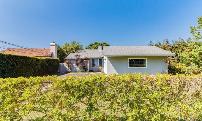 Reseda Casa | Valley Modern Glam Charmer
