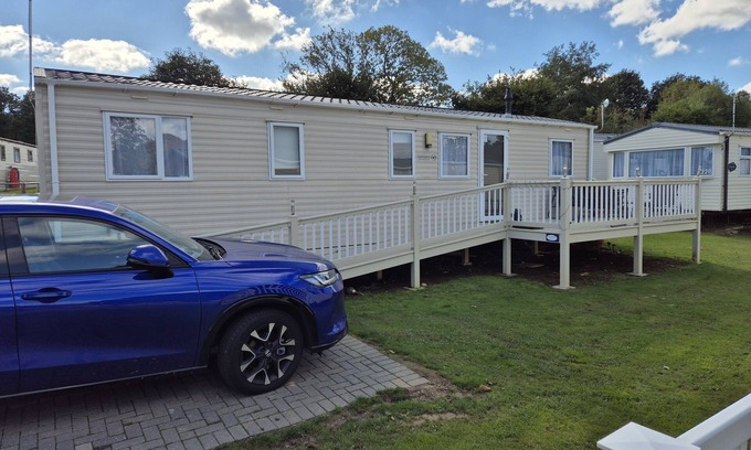 Hastings Casa | Valley Retreat - 4 bedrooms with decking sleeps 10 (D/F)