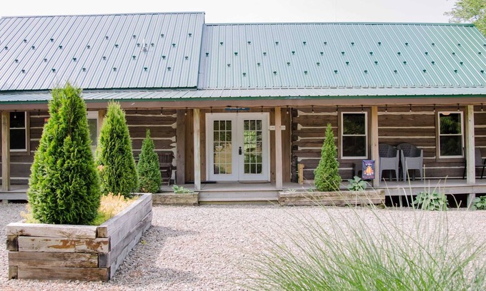 Cherry Creek Cabina | Valley View A and B - Rustic Log Cabin