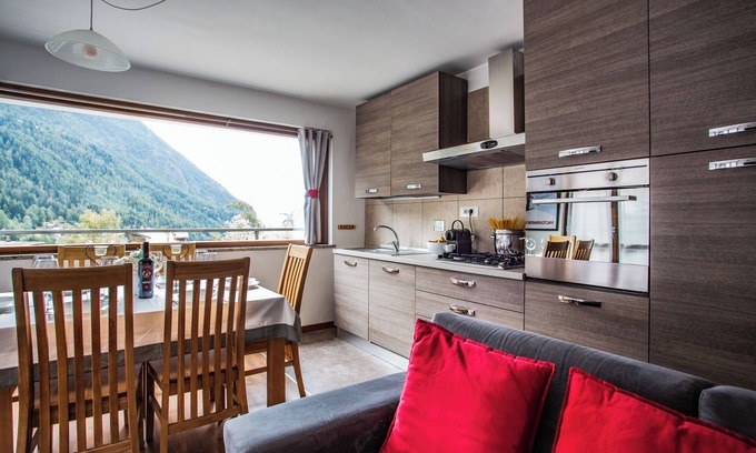 Valtournenche Apartamento | Apartamento con vistas al valle en el centro de Valtournenche