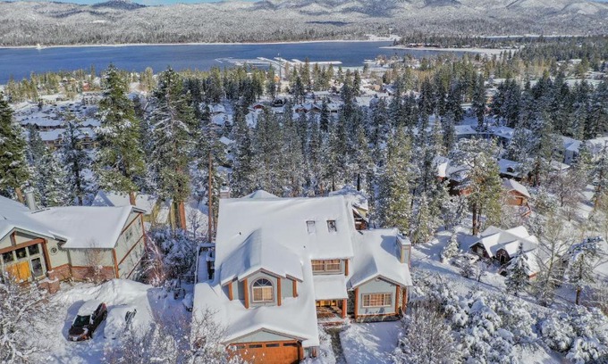 The Village Villa | Valley View Cabin