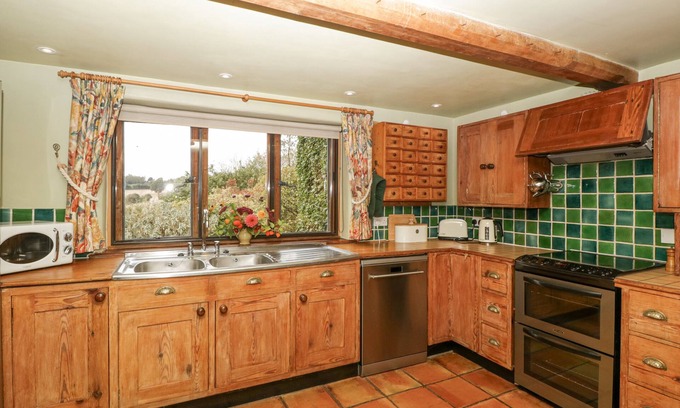 Leominster Cabaña | VALLEY VIEW, character holiday cottage, with open fire in Leominster