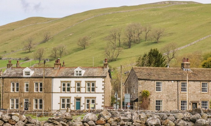 Kettlewell Cabaña | VALLEY VIEW, family friendly, character holiday cottage in Kettlewell