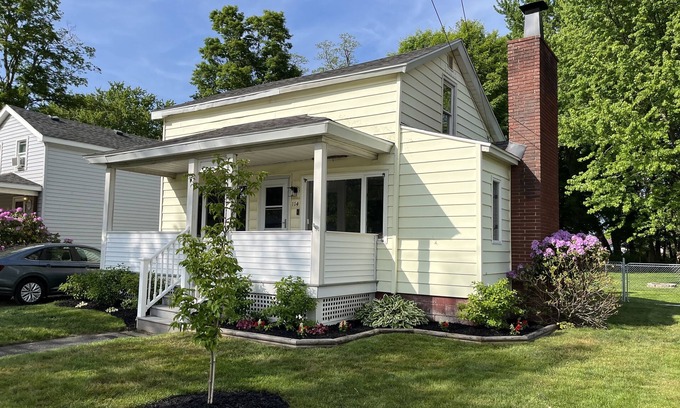 Mayville Casa | Valley View Lakehouse - Fully updated, dog friendly and beautiful lake view!