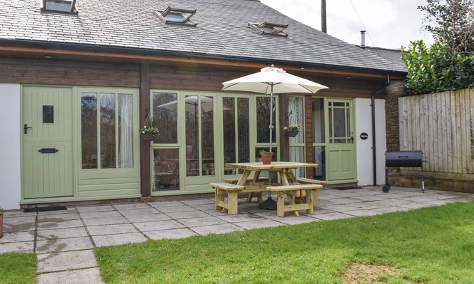 Hele Cabaña | VALLEY VIEW, pet friendly, character holiday cottage in West Down